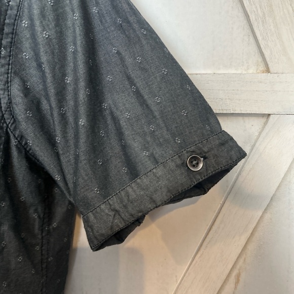 Rock & Republic Men’s Short Sleeve Button Up Shirt Gray Pattern Size Small - Picture 3 of 5